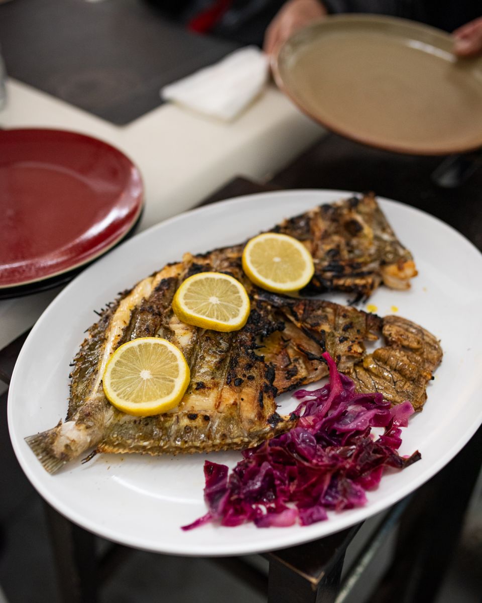 Mercado - Food & Drinks - Restaurant de poisson frais au marché de Matosinhos à Porto