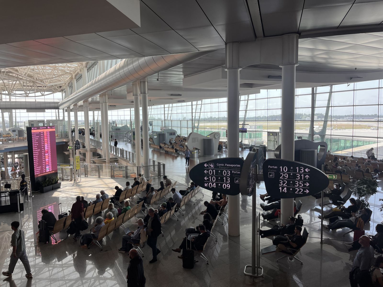 Le voyage est à votre portée avec l’Aéroport F ...