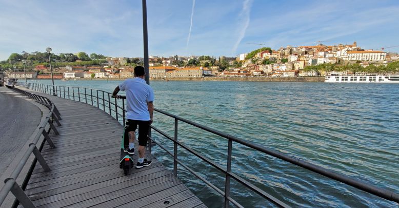 Visit Porto by electric scooter