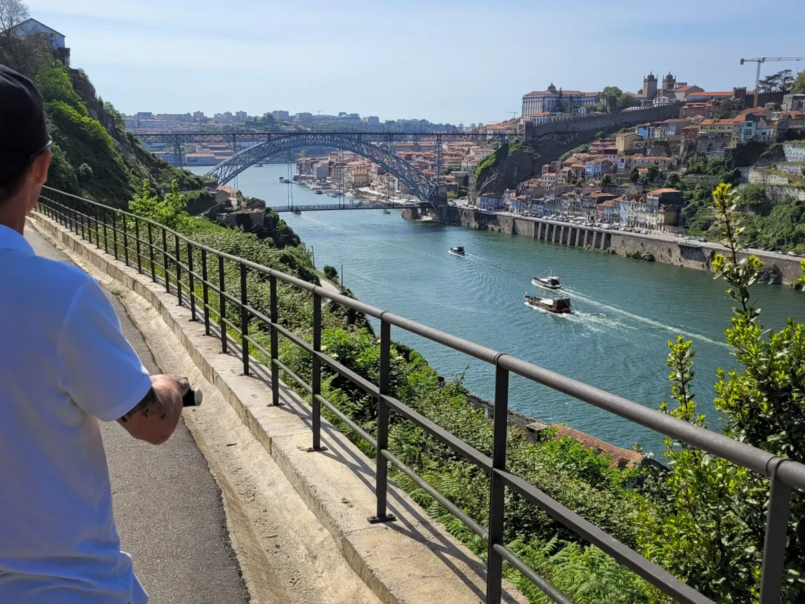 Viewpoint on the bridge from Vila Nova