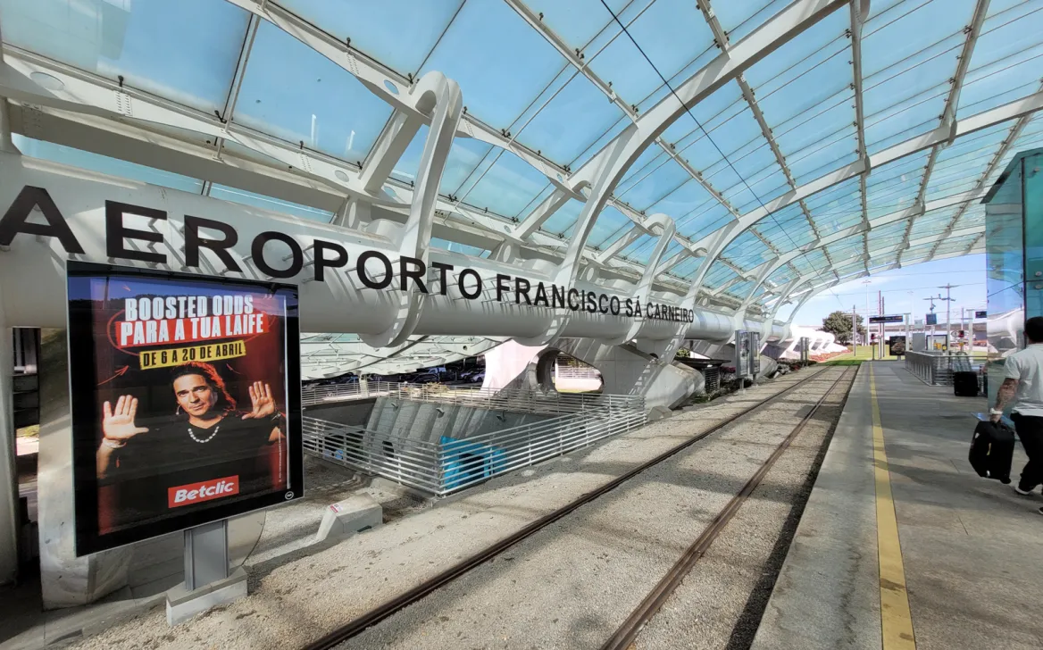 Porto airport and metro