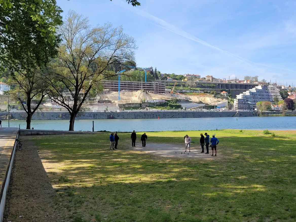 Le parc près du pont Freixo
