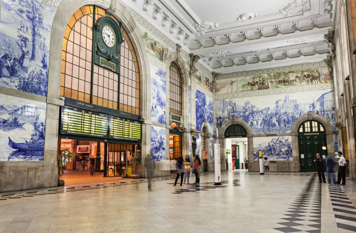 Porto train station