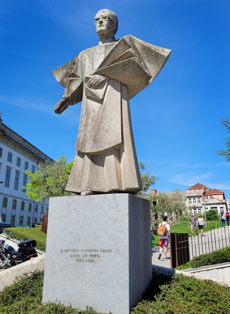 Antonio Ferreira Gomes Statue