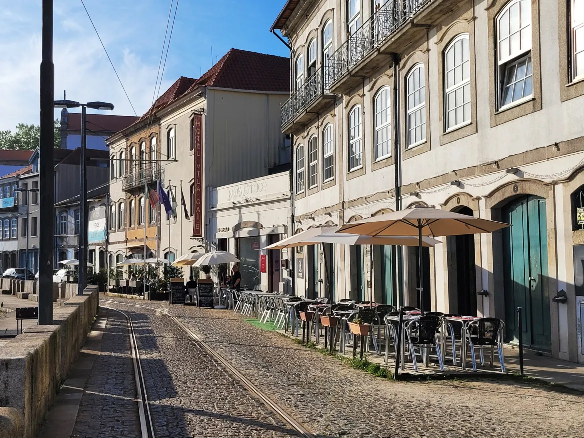 Small cafes near the viaduct