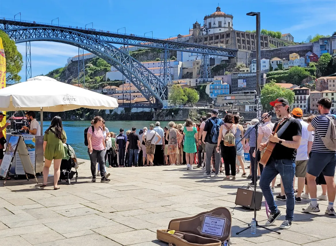 Street artist on the docks of Porto