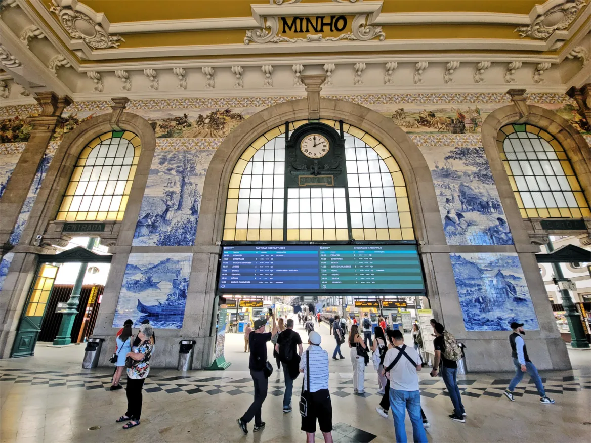 Sao Bento Station