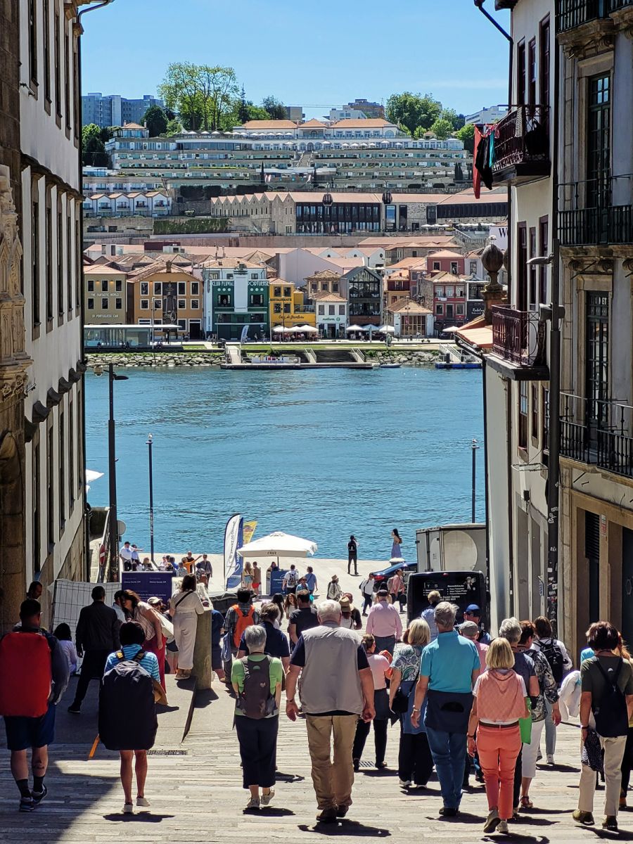 Towards the docks of Porto
