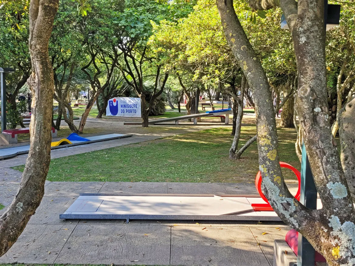 Mini golf at Jardim de Passeio Alegre